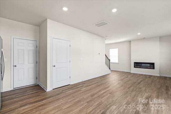 Building Photo - 1339 37th Ave Lane NE