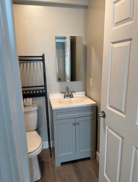 Building Photo - 842 Katherine Rd