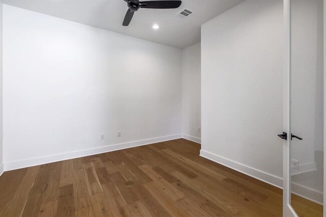 Building Photo - 8302 Kromer St