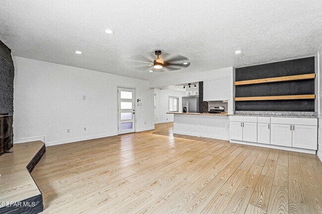 Building Photo - 513 Cardon St