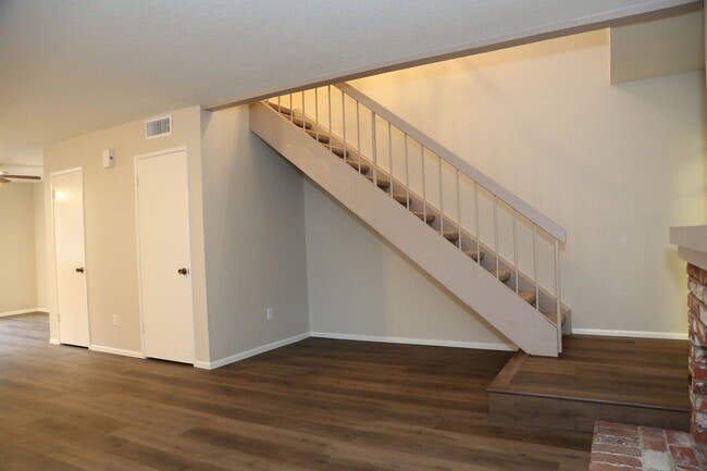 Building Photo - 204 San Luis Rey Dr