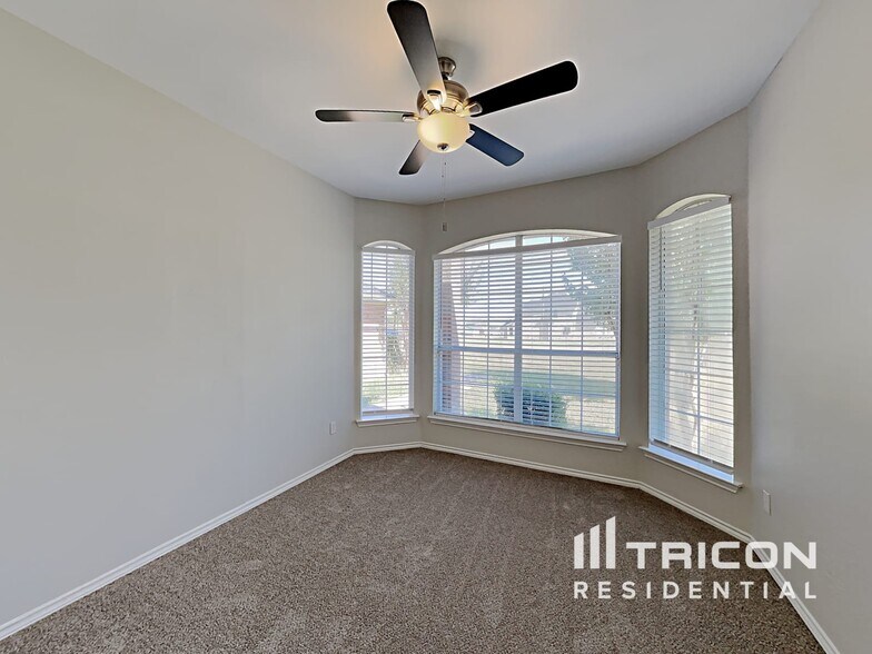 Building Photo - 1081 Treehouse Ln