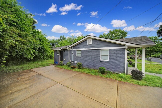 Building Photo - Beautiful Brick Home With Large Driveway