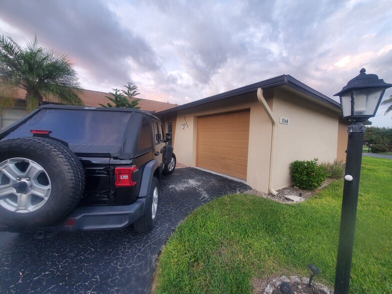 Building Photo - 3568 Boca Ciega Dr