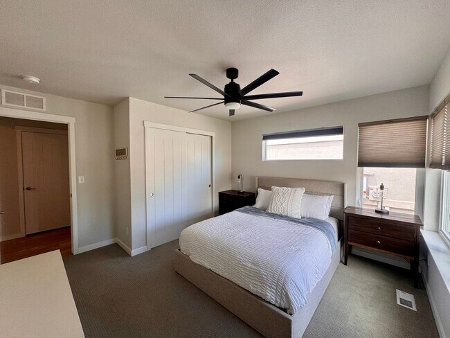 Building Photo - LUXURY 4 Bedroom home in NORTHGATE with Mountain Views