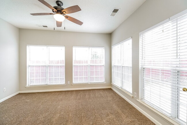 Building Photo - 13424 Michael Lynn Rd