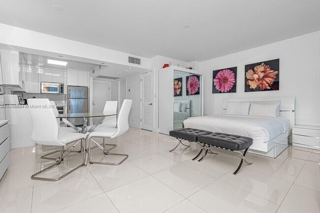 Building Photo - 2301 Collins Ave