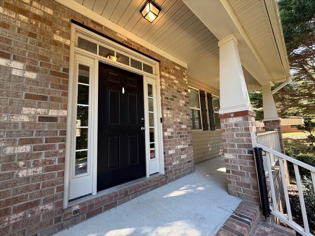 Building Photo - Newly Remodeled 4BD, 2.5BA Raleigh Corner-...