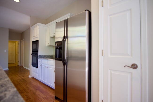 Building Photo - Dunwoody Living at Its Best – Spacious 4BR...