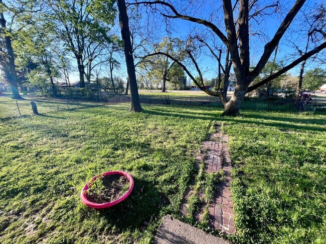 Building Photo - 4 Bedroom 2 Bathroom Home, Lonoke