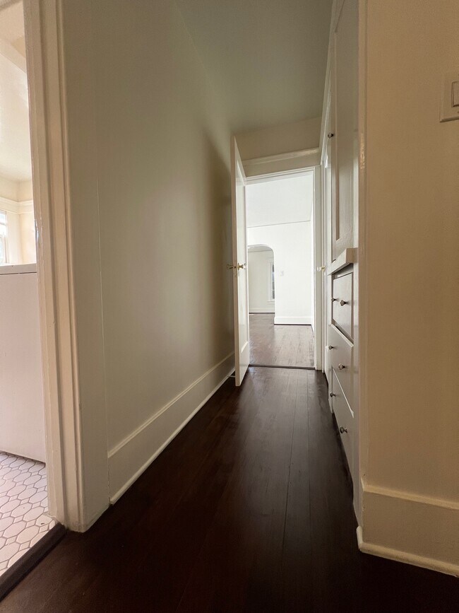 Hallway 2 - 810 Crestmoore Pl
