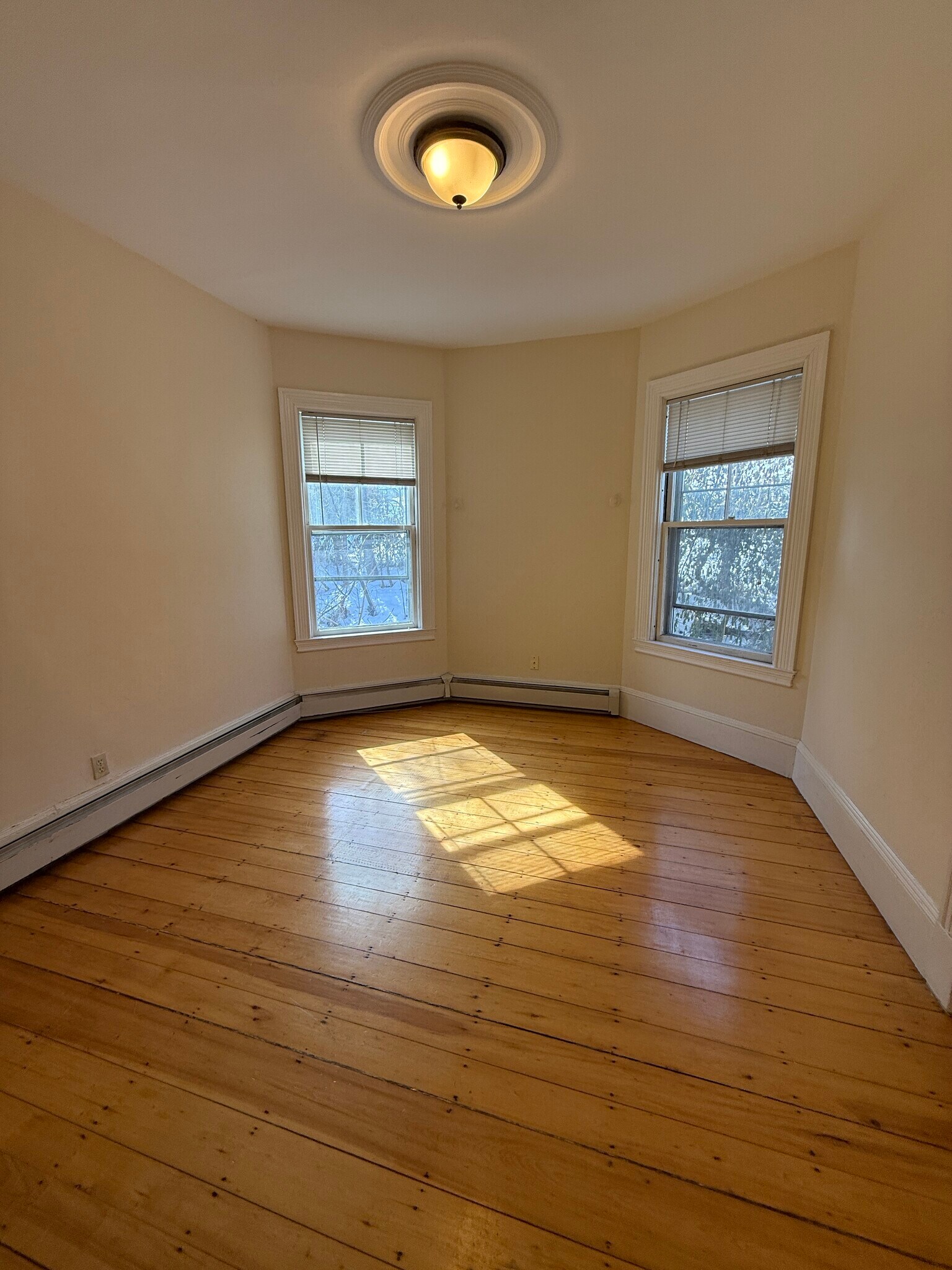 Building Photo - 18 Whitby Ter