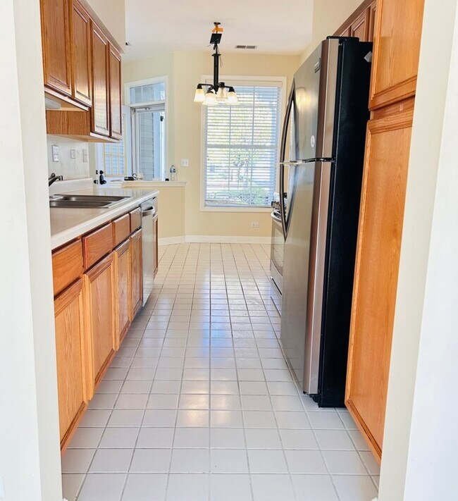 Building Photo - 988 Sheridan Cir