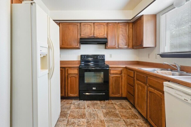 Building Photo - 2807 W Uintah St