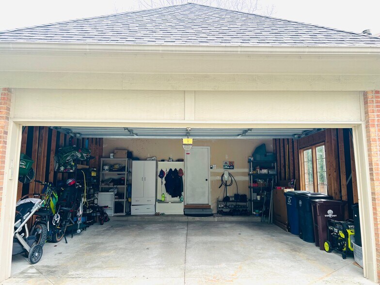 Garage - 2914 Leslie Park Cir