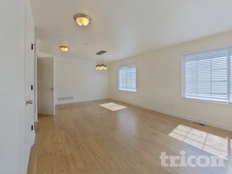 Building Photo - 13058 Monaco Way