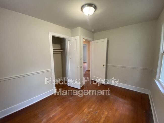 Building Photo - 2312 Oak St