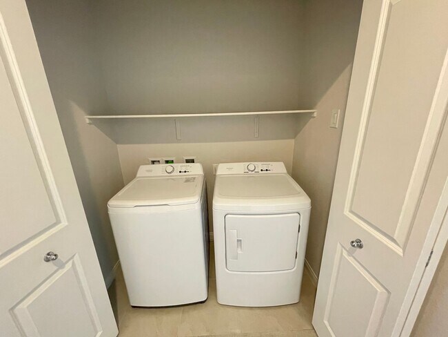 Building Photo - 11527 Hawking Ave