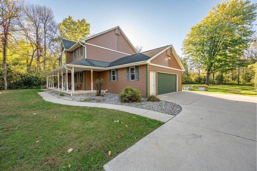 Building Photo - 969 Riverside Dr