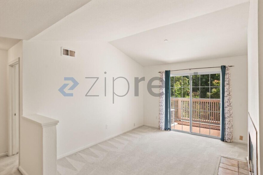 Building Photo - Unit 304
