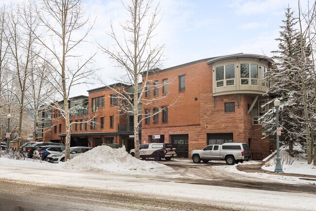 Building Photo - 501 Rio Grande Pl