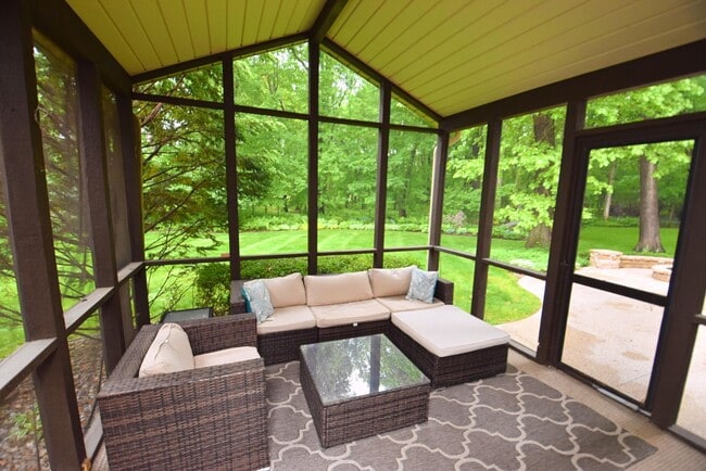 Building Photo - Penn Schools, executive home 4 bedroom 2.5...