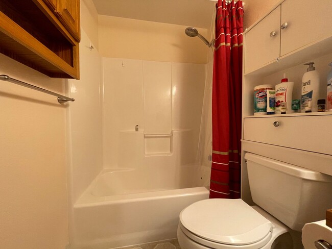 Building Photo - 3-Bedroom Home in Beaverton!