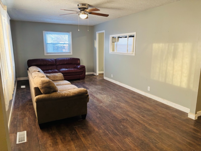 Building Photo - 110 Hall Ct