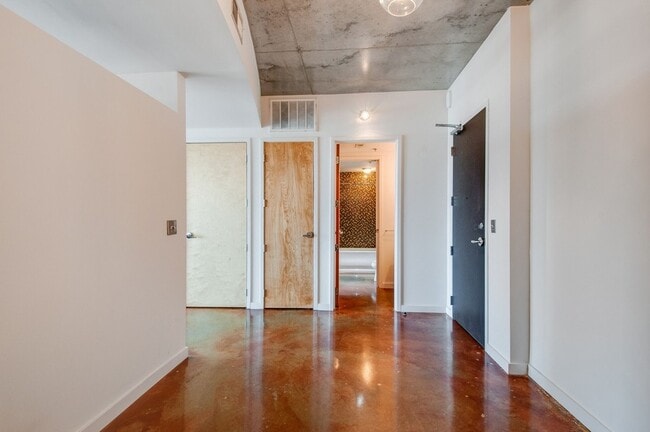 Building Photo - 600 12th Ave S