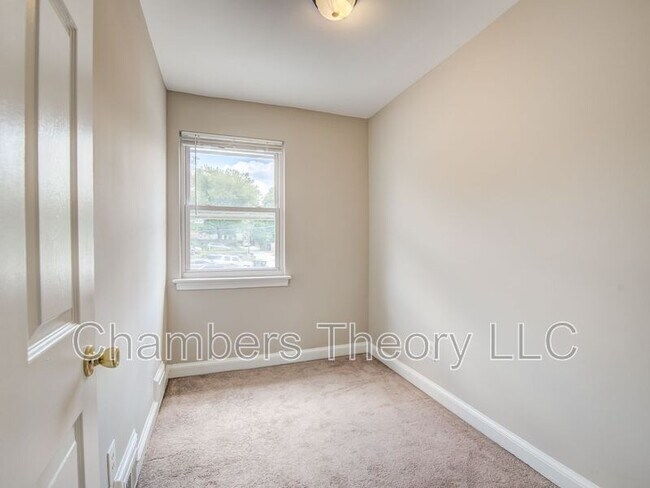 Building Photo - 1417 Downing St NE