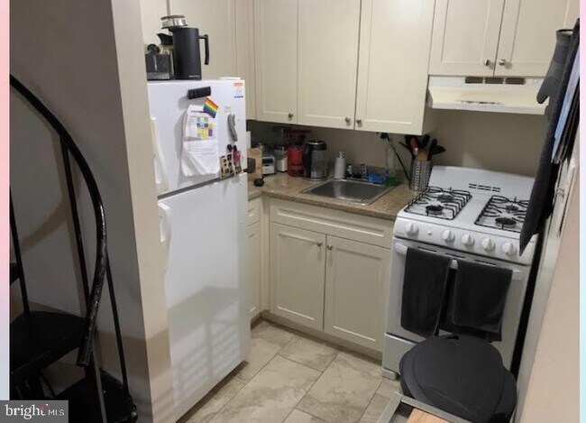 Building Photo - 409-15 S 11th St