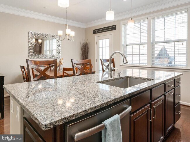 Building Photo - 1047 Ironwood Ln