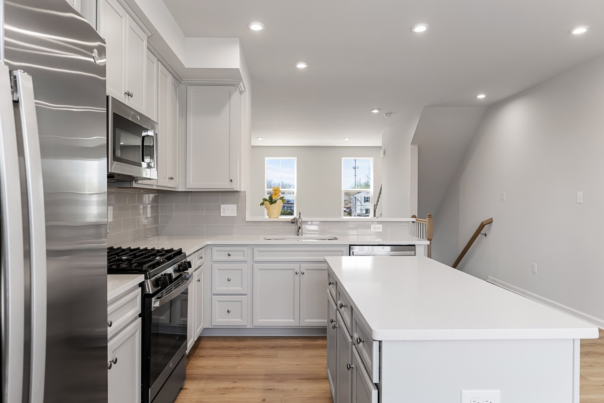 Building Photo - 10 Sidney Ln