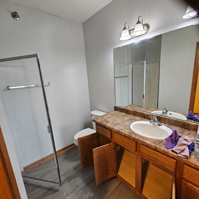 Building Photo - 16925 Stonewall Dr