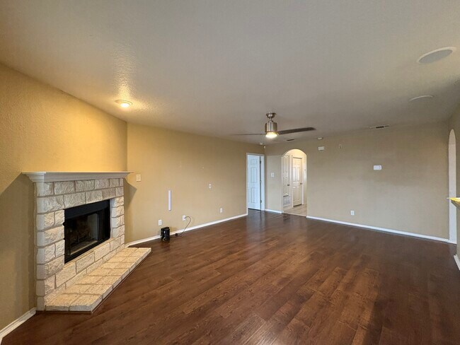 Building Photo - 2404 Griffin Dr