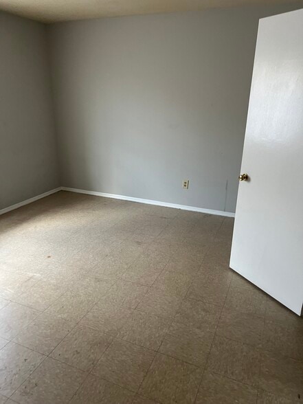 Primary Photo - 2200 Pearce Ave