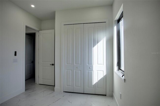 Building Photo - 9574 Salt Lake St