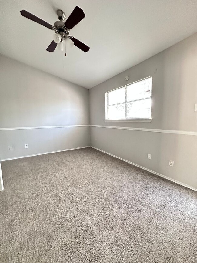 Building Photo - Best Value near Downtown for Immediate Mov...