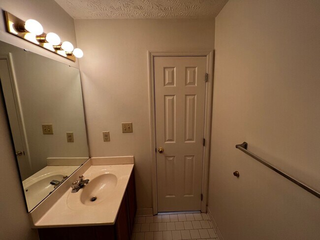 Building Photo - 1016 Ancestry Dr