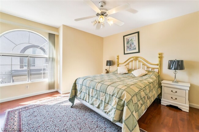 Building Photo - 3125 N Buffalo Dr