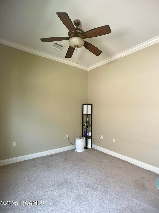 Building Photo - 144 Heathwood Dr