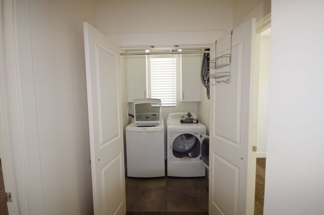 Building Photo - 4517 Daybreak Rim Way