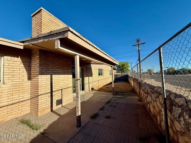 Building Photo - 10833 Cardigan Dr