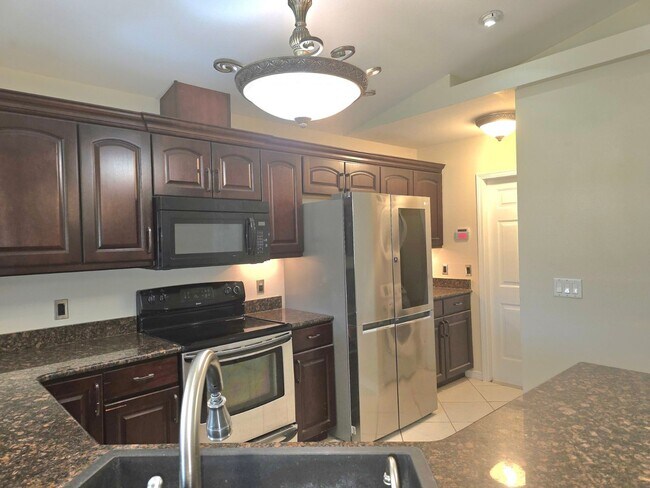 Building Photo - 3/2 Cul-de-Sac Home with Huge Fenced Yard ...