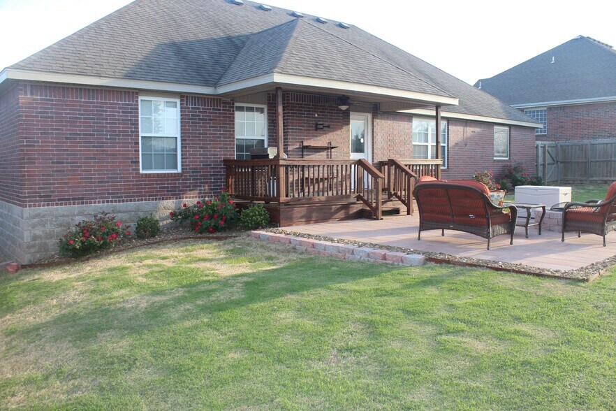 Building Photo - 4702 Southwest Golden Eagle Avenue
