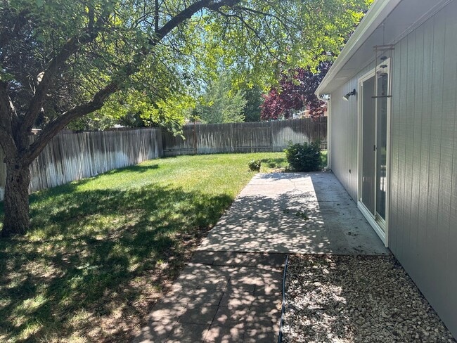 Building Photo - 3 Bedroom 2 Bathroom Single Story Home