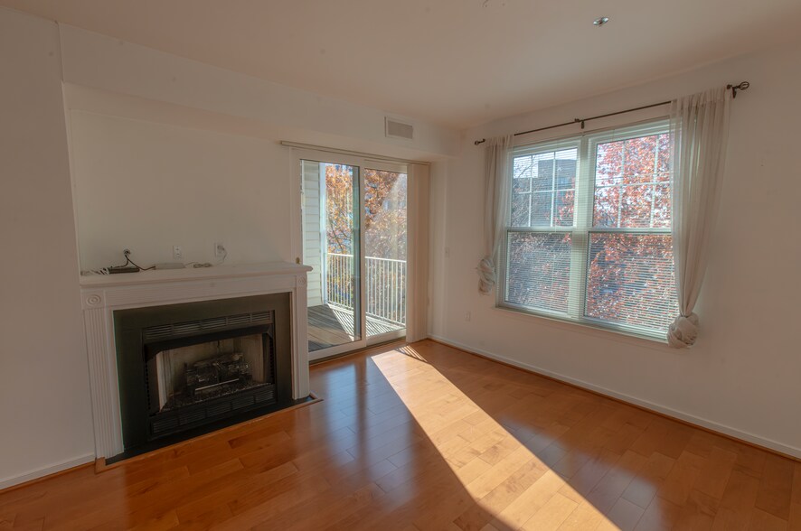 Building Photo - 1645 International Dr