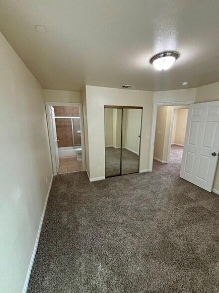 Building Photo - 216 E 97th St