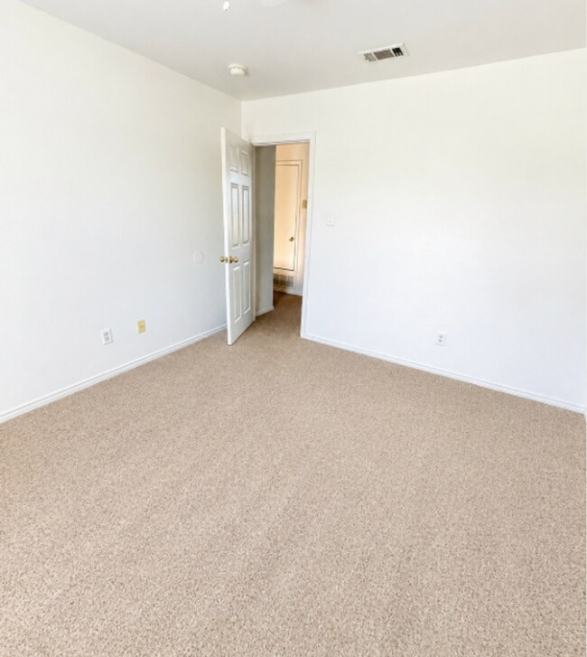 Building Photo - 3601 Malibu Ln