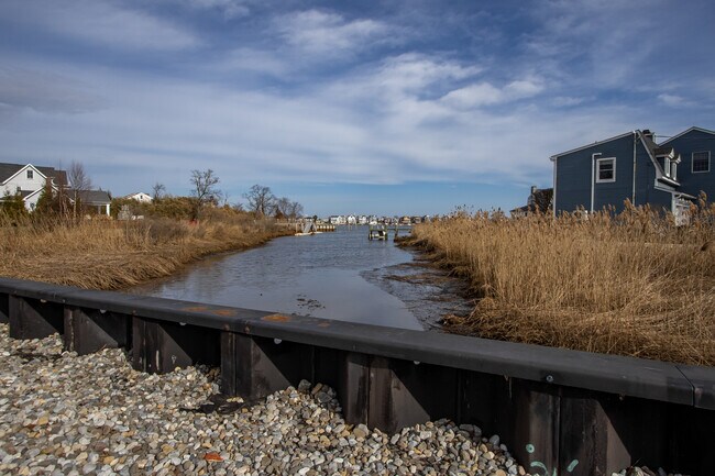 Building Photo - 3 Monmouth Ave